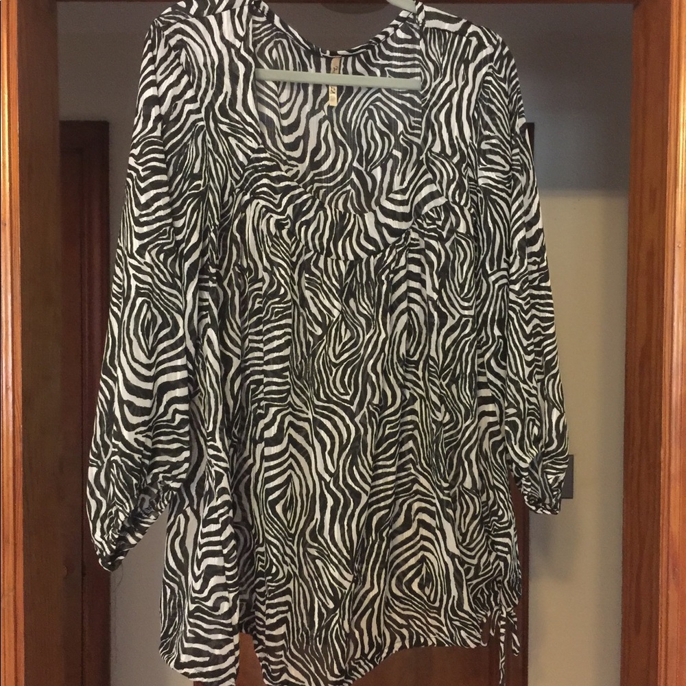 Beautiful lightly used & new blouses 👚